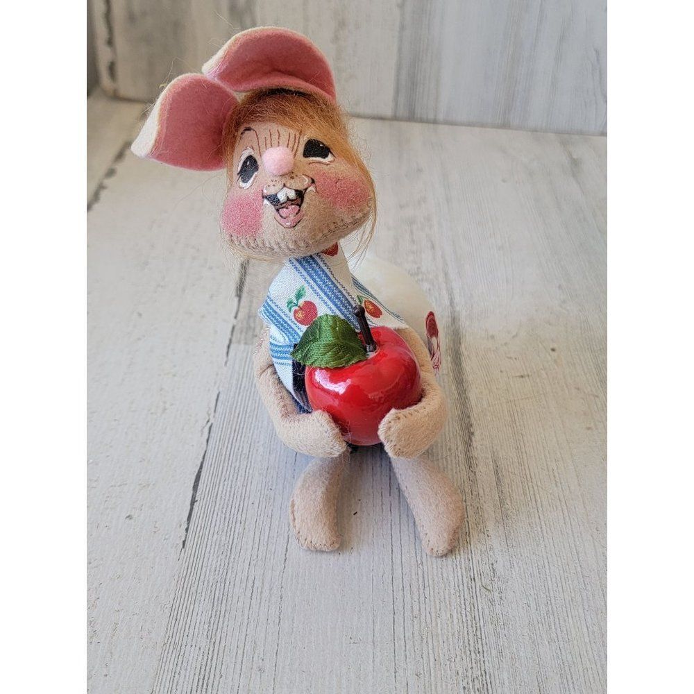 Annalee 1995 country boy girl bunny Apple mobility doll